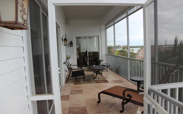 Olde Marco Island Inn and Suites