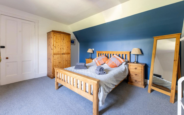 Seaview House - A Traditional Home by the Beach