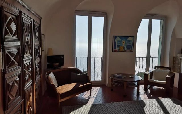 Dans village médiéval piétonnier, Suite exécutive vue mer exceptionnelle