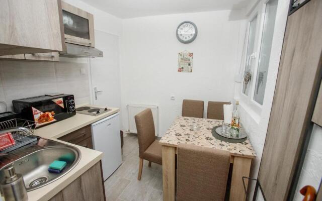 7 Days Premium Apartment