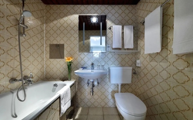 Mate Dependance Hotel