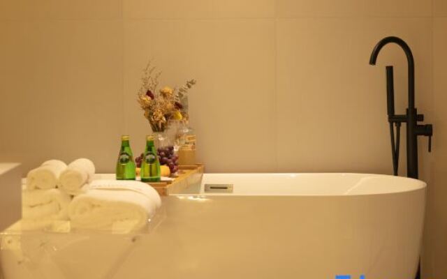 Forest Valley Mountain B&B (Wanfeng Forest Scenic Area)