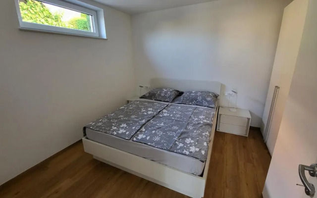 Annie's apartment