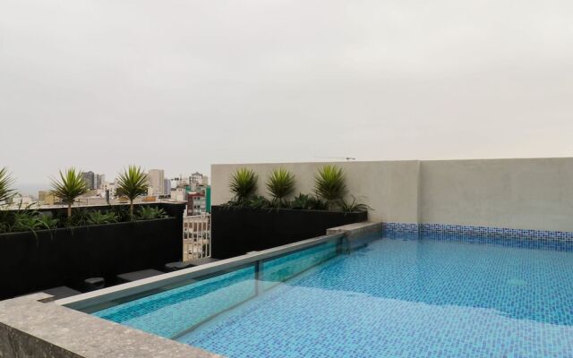 w Spectacular 2BR in the Heart of Miraflores