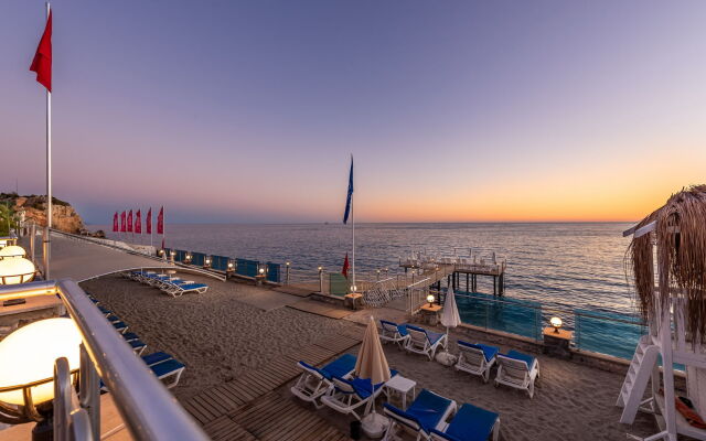 White City Beach - Adults Only