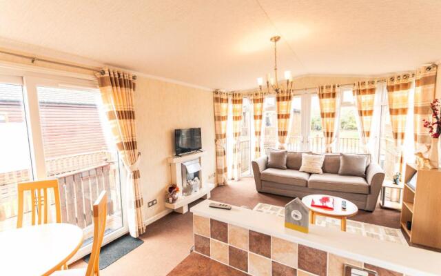 Lottie's Lodge With Hot Tub