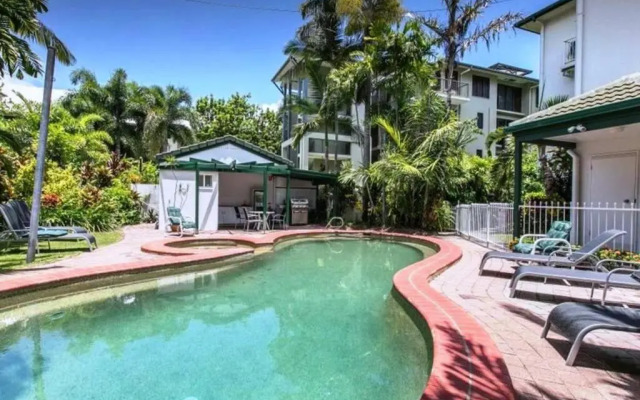 The Beach House 3BR Waterfront Apartment, Own WIFI