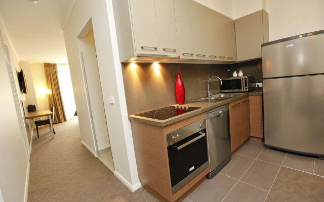 Indulge Apartments - Ontario