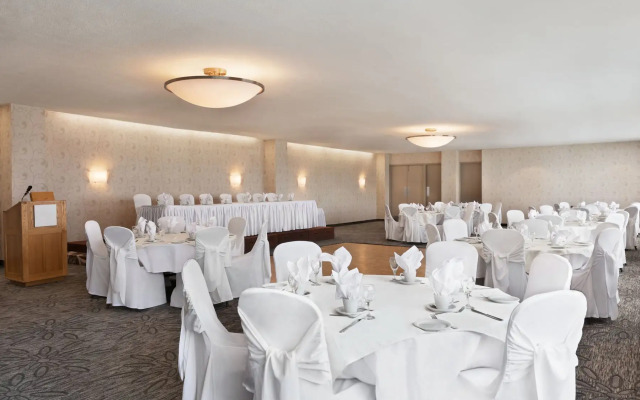 Ramada by Wyndham Belleville Harbourview Conference Centre