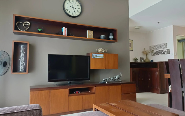 Miranda 514B by Raquel's Place at Pico de Loro