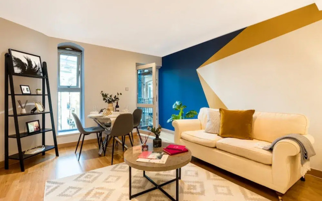 One Bed Serviced Apt near Millenium Bridge