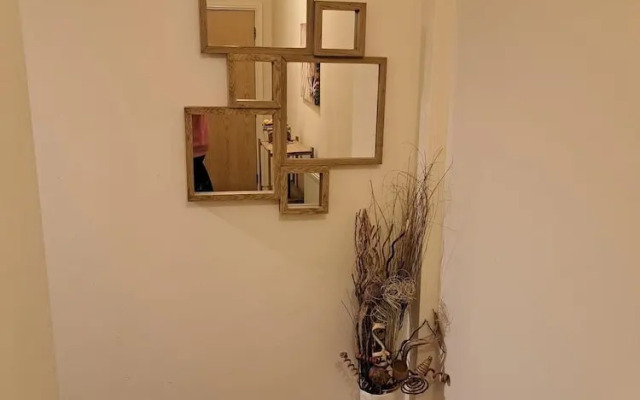 City-center Flat Sleeps 4 With Balcony