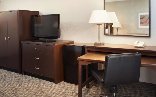 DoubleTree by Hilton Detroit - Dearborn