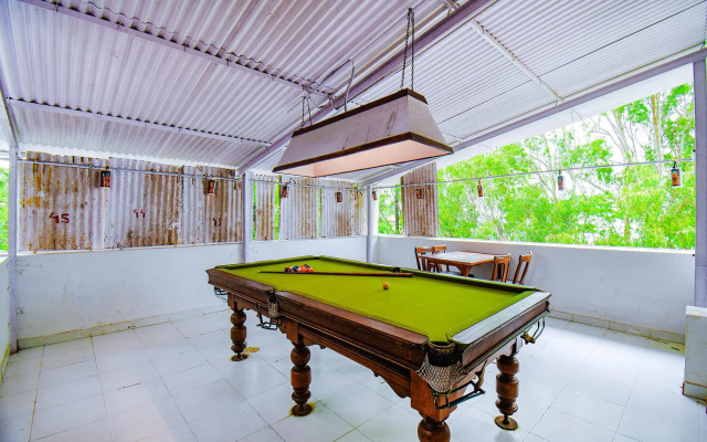 Fabhotel Silver Nest