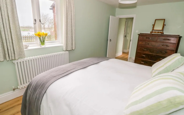 Wigrams Canalside Cottage
