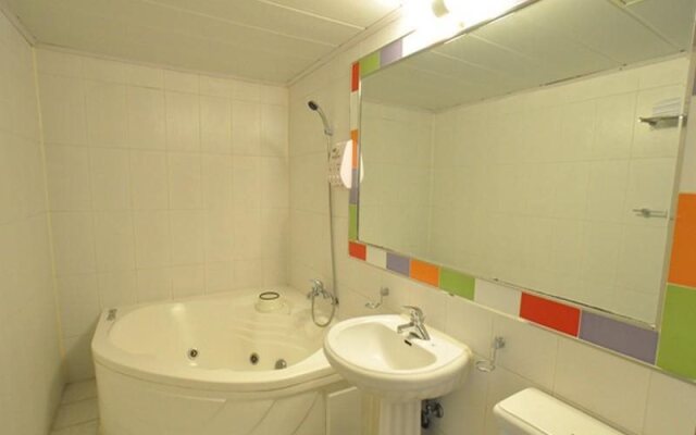 Goodstay Riviera Hotel