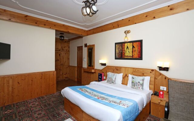 OYO 1837 Hotel Golden Meadows