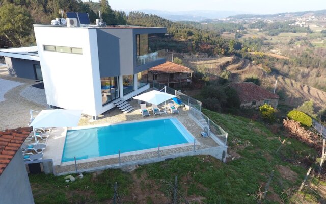 Lovely Design 4-bed Villa in Canedo de Basto