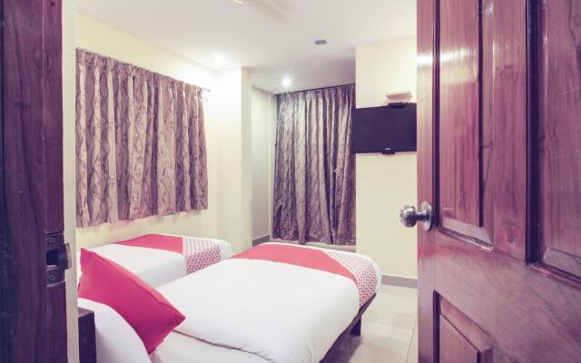 OYO 28047 Hotel Galaxy Residency