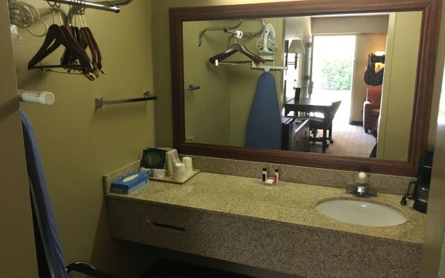 Super 8 by Wyndham Biloxi