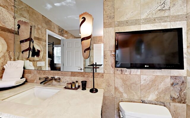 Totally Remodeled Cabin in South Lake Tahoe by RedAwning