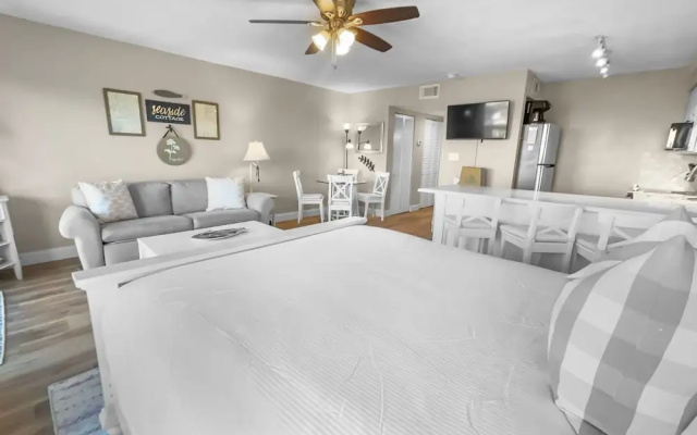 Summersalt 1 Bedroom Condo by RedAwning