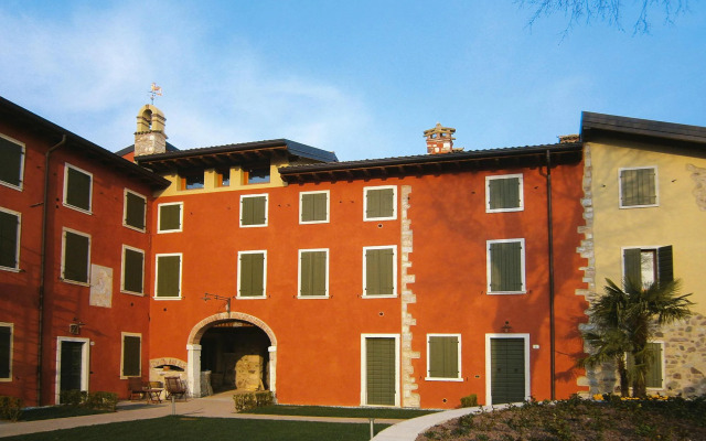 Apartment in Lazise with communal pool