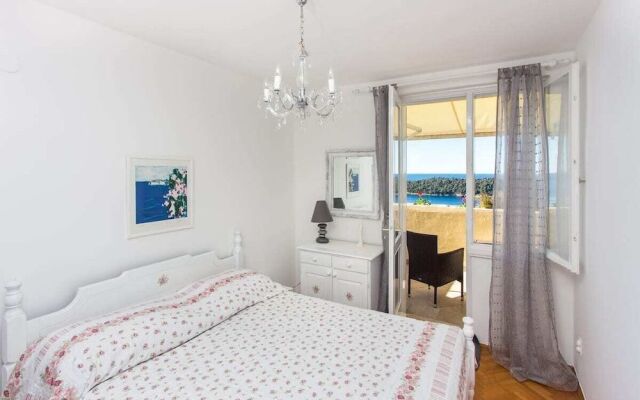 Leo Apartment