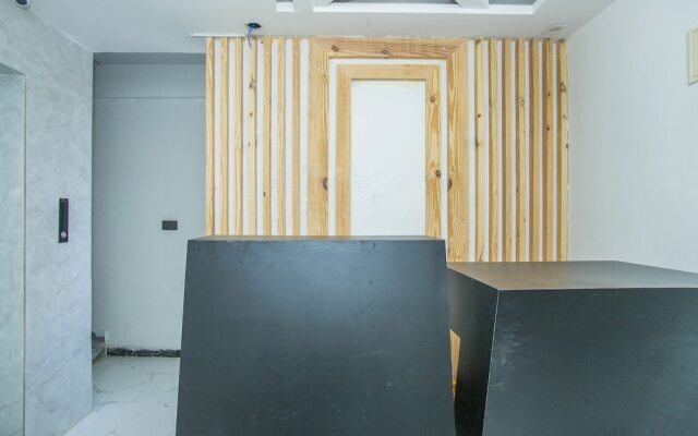 OYO 15111 Greencity Comforts