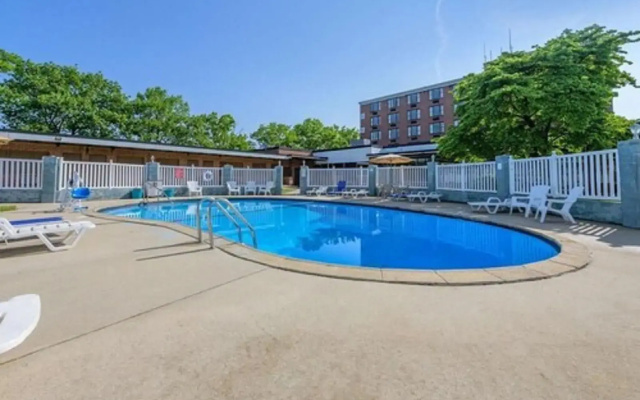 Days Inn & Suites By Wyndham Lebanon Pa