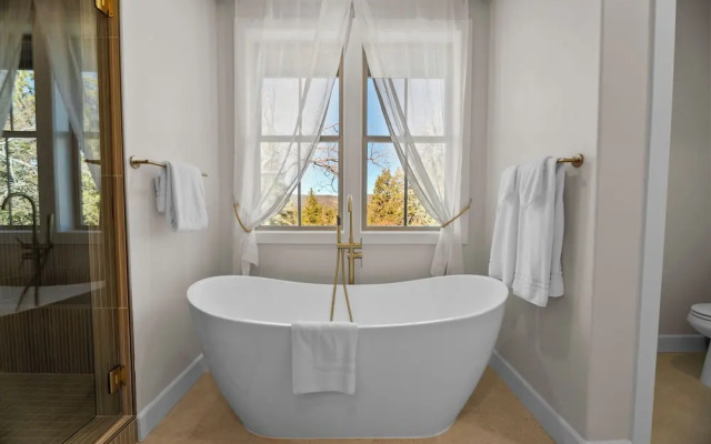 Pine Meadow All Seasons Lodge