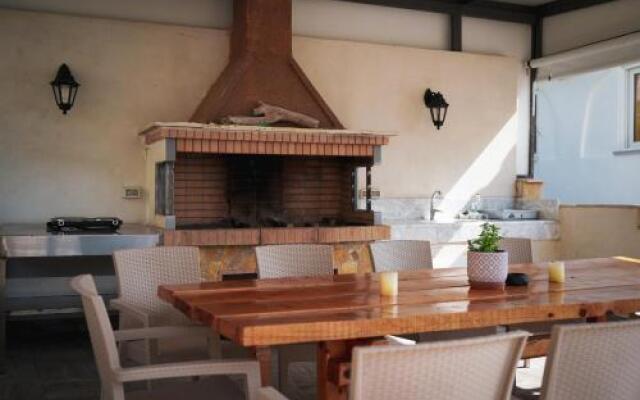 Kostas Beach Apartments