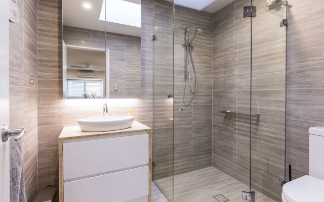 Executive 2 Storey Apartment with Pool