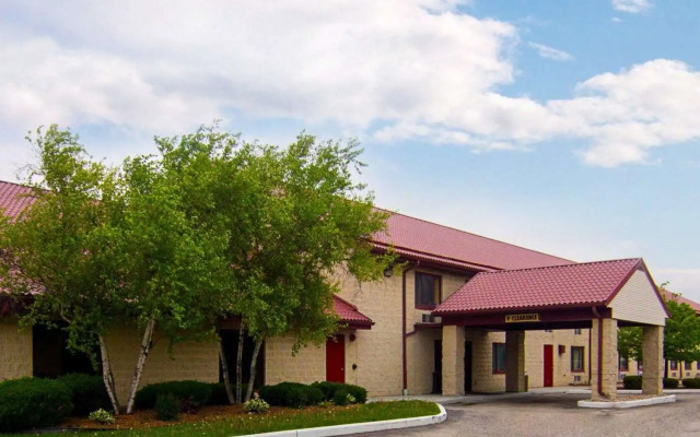 Super 8 by Wyndham Sturtevant/Racine