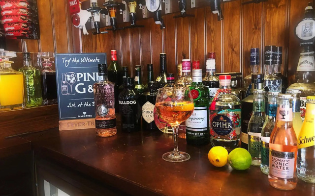 Rivelyn Hotel Bar & Restaurant