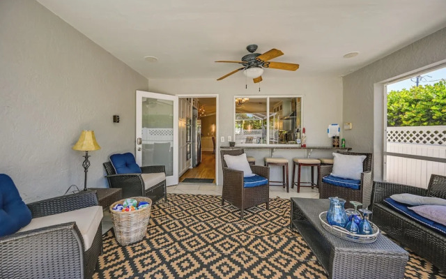 Outdoor Bar, Bikes & Grill: Naples Oasis!