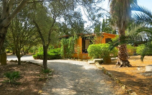 Villa Piras In Alghero For 5 People With Large Garden And Verandas