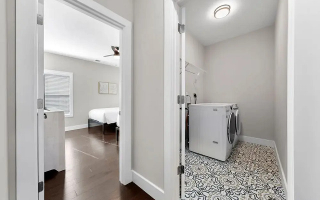 New Luxury Family Friendly Home Centrally Located