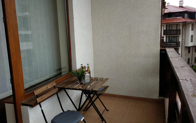 Pine Tree Apartment D34