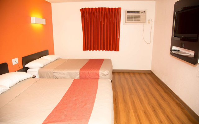 Motel 6 Omaha, NE