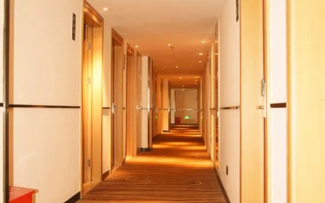 City Comfort Inn Hotel (Yining Shanghai Town Airport)