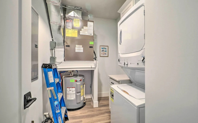 Downtown Traverse City Condo < 1/2 Mi to Beach!