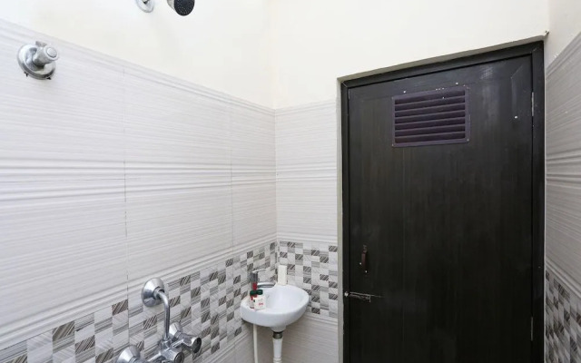 Hotel Bullet Inn & Lounge By OYO Rooms