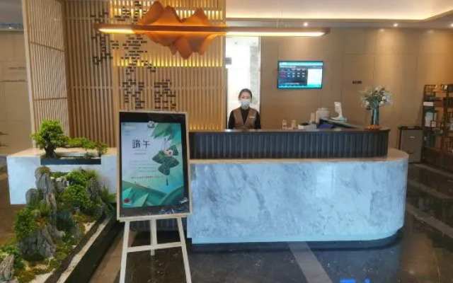 Jianguo Puyin Hotel (Qingdao Wusi Square Qingdao University Branch)