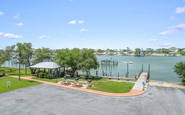 Shipwatch Riverside E104