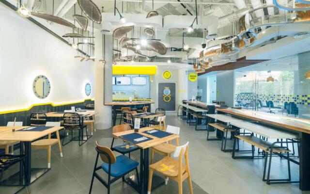 YELLO Hotel Kuta Beachwalk Bali