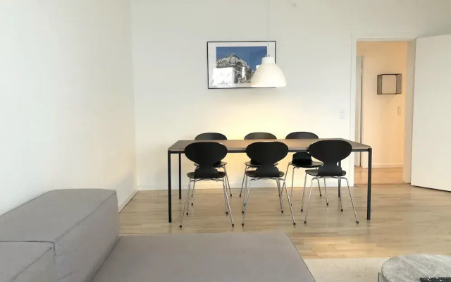 Nice 2-bed in Frederiksberg