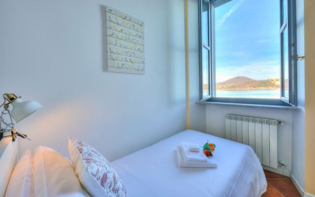 La Dolce Vita Pied Dans L' Eau