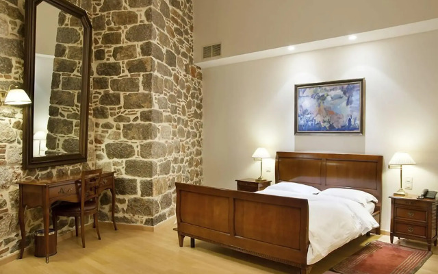 Xenon Inn