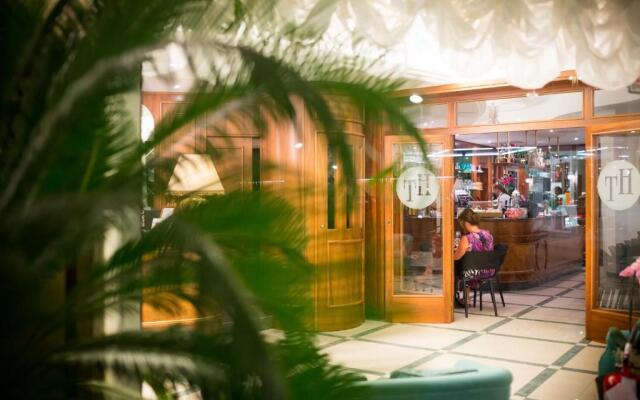 Hotel Tritone